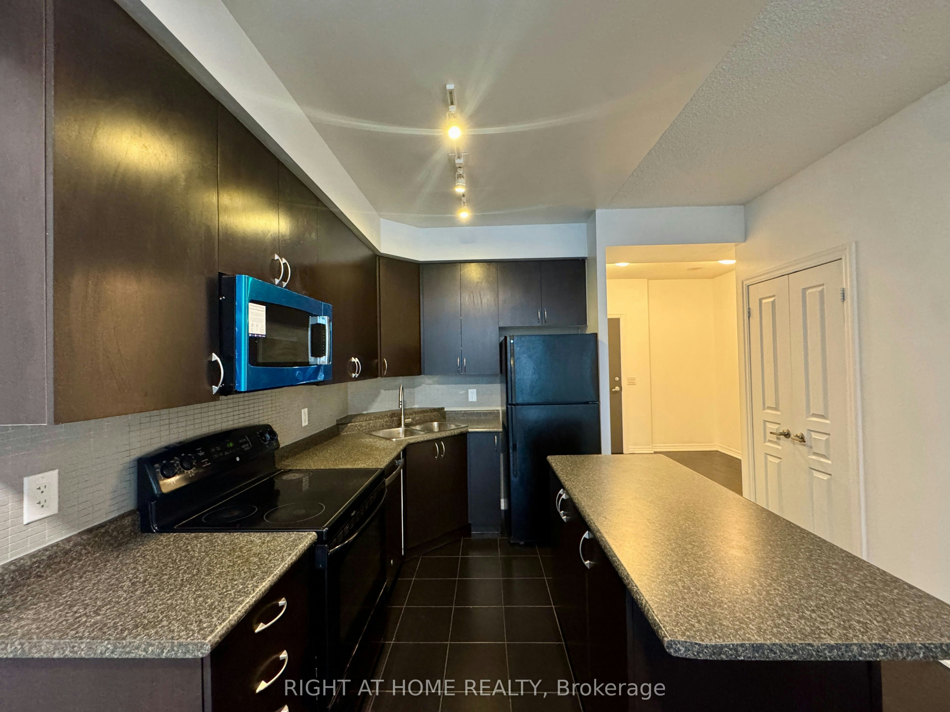 1710-223 Webb Drive, Mississauga, ON, L5B 0E8 - 8