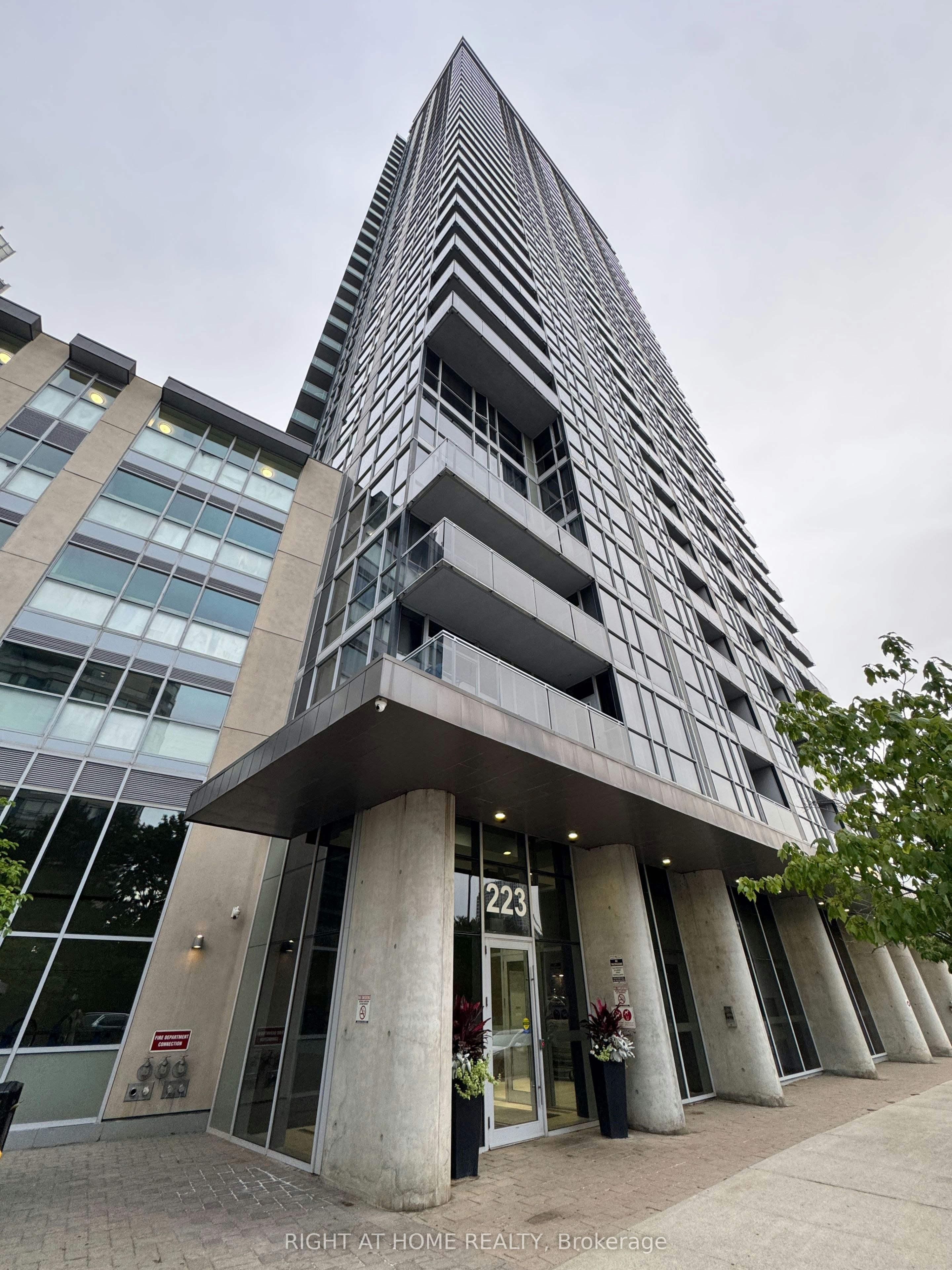1710-223 Webb Drive, Mississauga, ON, L5B 0E8