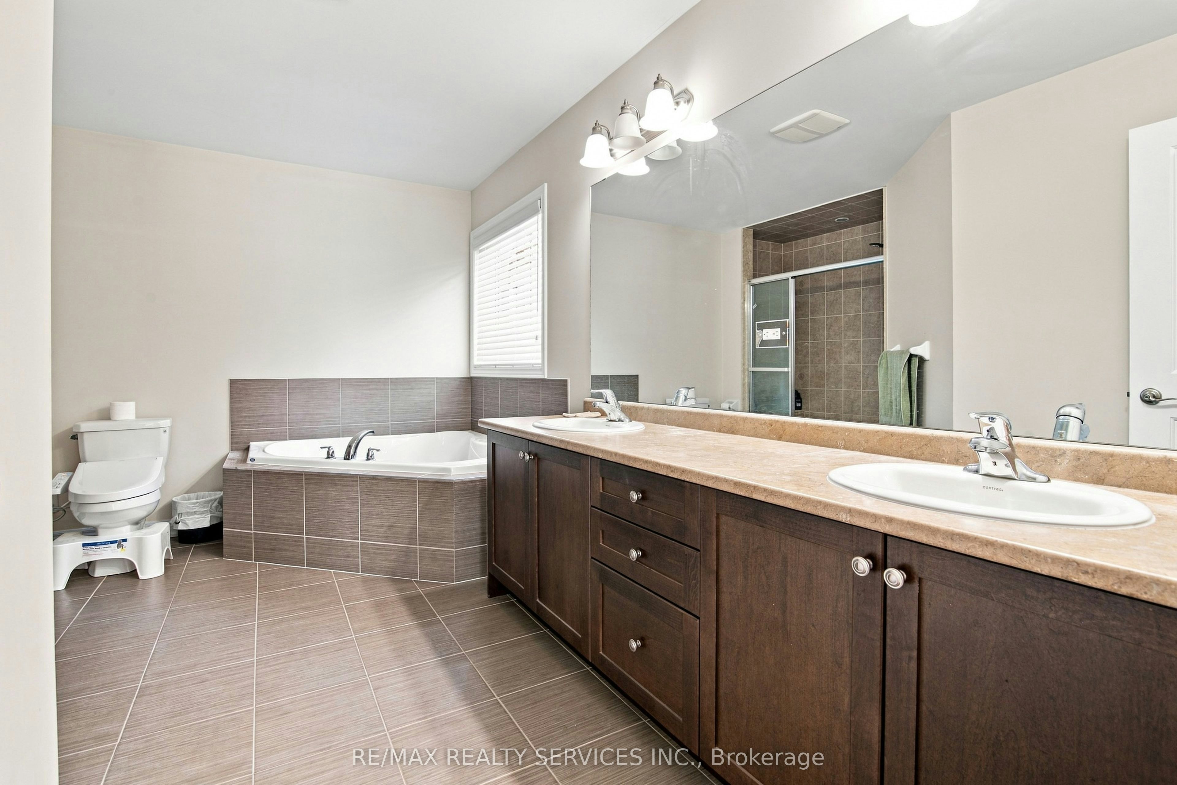 196 Bonnieglen Farm Boulevard, Caledon, ON, L7C 4C1 - 32