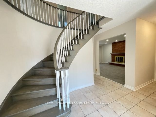 743 Fieldstone Road, Mississauga, ON, L5C 3K7 - 3