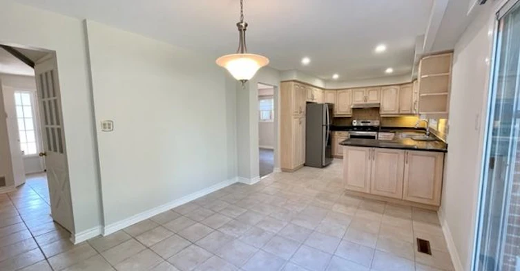 743 Fieldstone Road, Mississauga, ON, L5C 3K7 - 8
