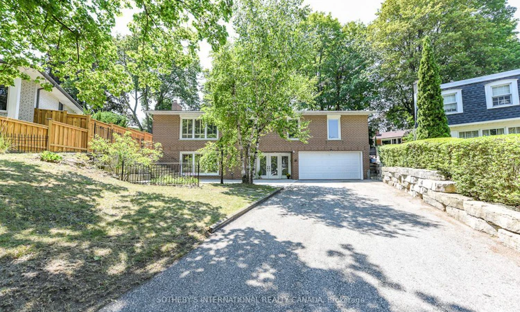 31 Queensborough Crescent