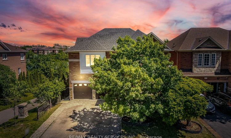 35 Stoneylake Avenue