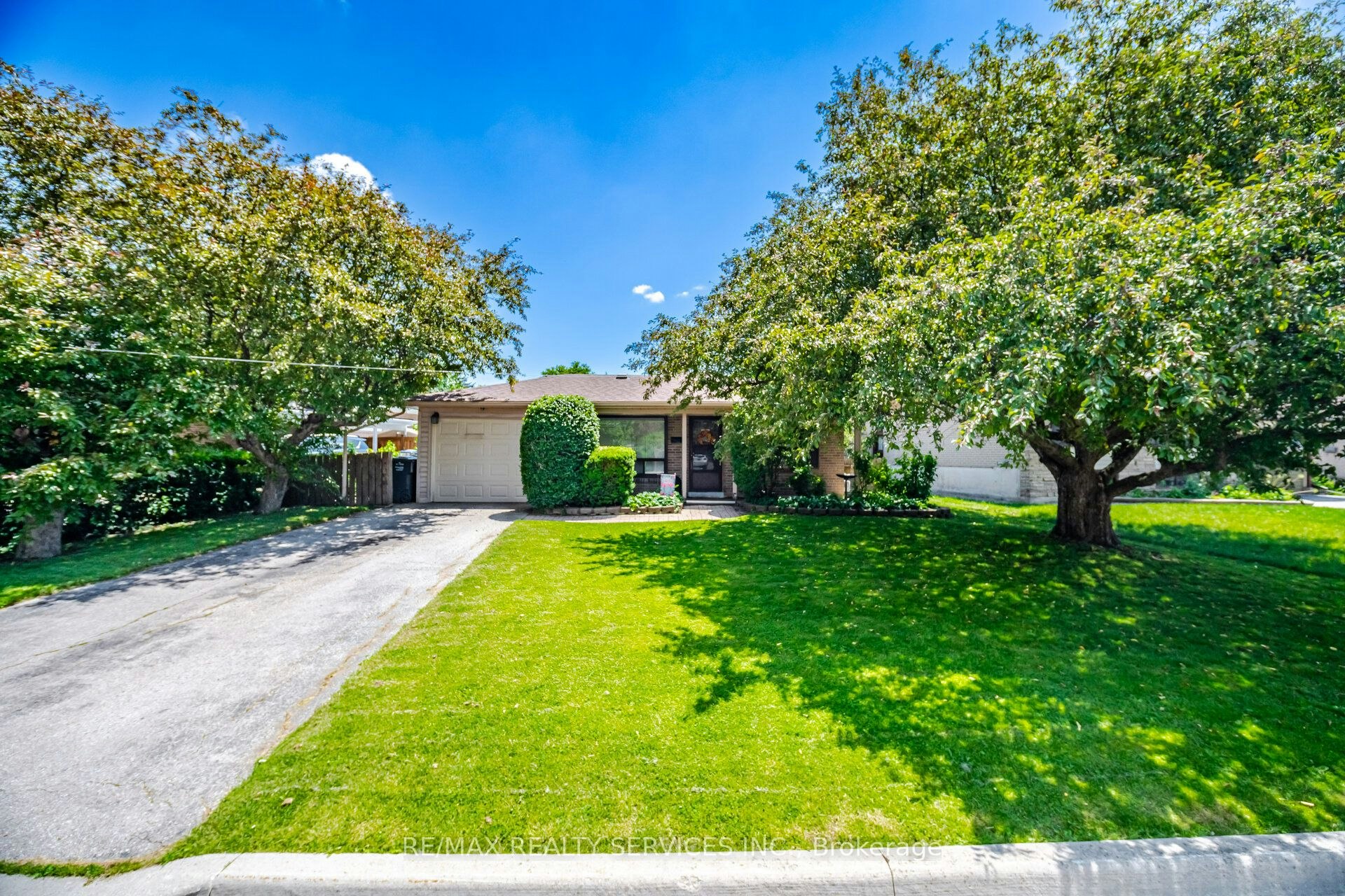 15 Ferndale Crescent, Brampton, ON, L6Y 3V3
