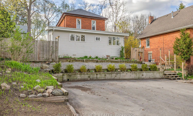 91 King Street W