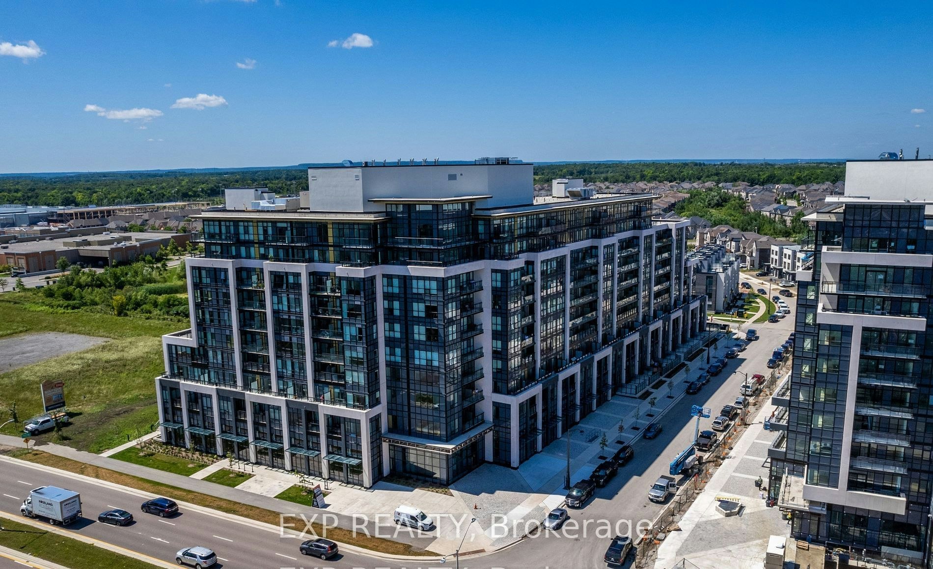 322-405 Dundas Street W, Oakville, ON, L6M 5P9 - 2