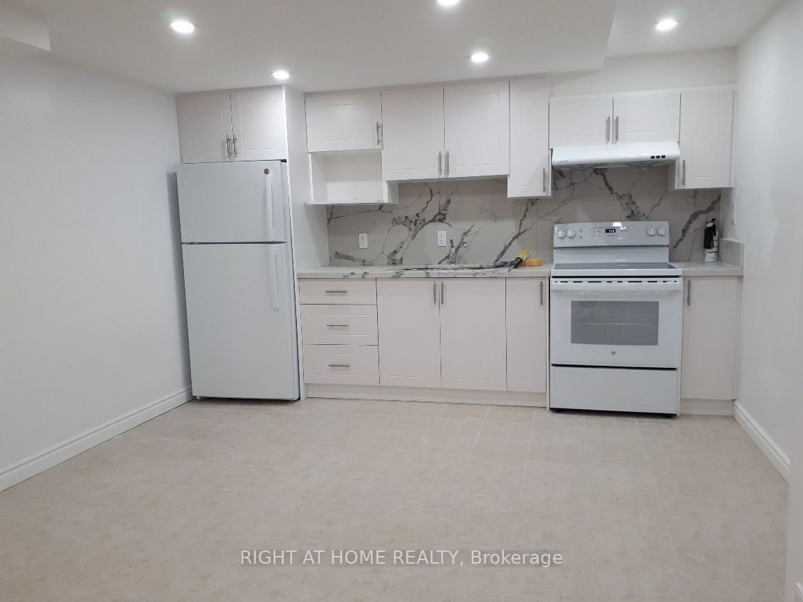 Main/ Lower-401 Mississauga Valley Boulevard, Mississauga, ON, L5A 1Y9