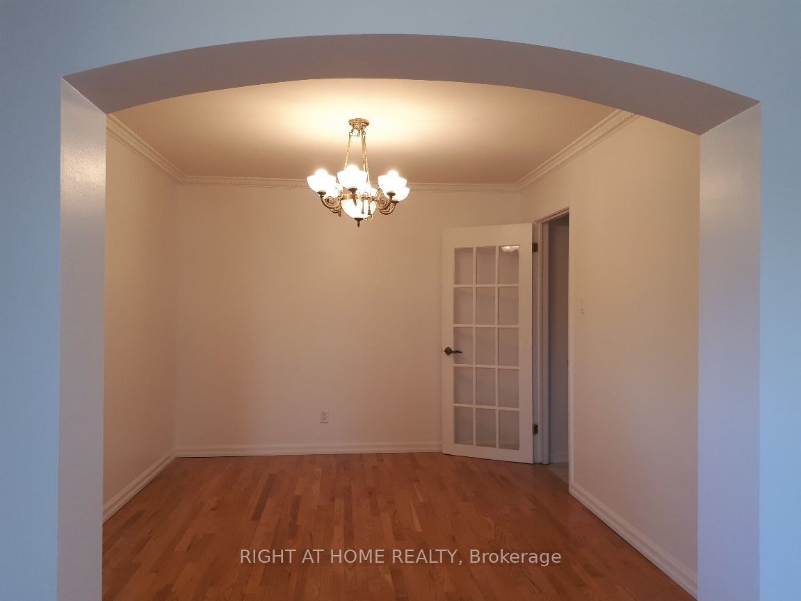 Main/ Lower-401 Mississauga Valley Boulevard, Mississauga, ON, L5A 1Y9 - 15