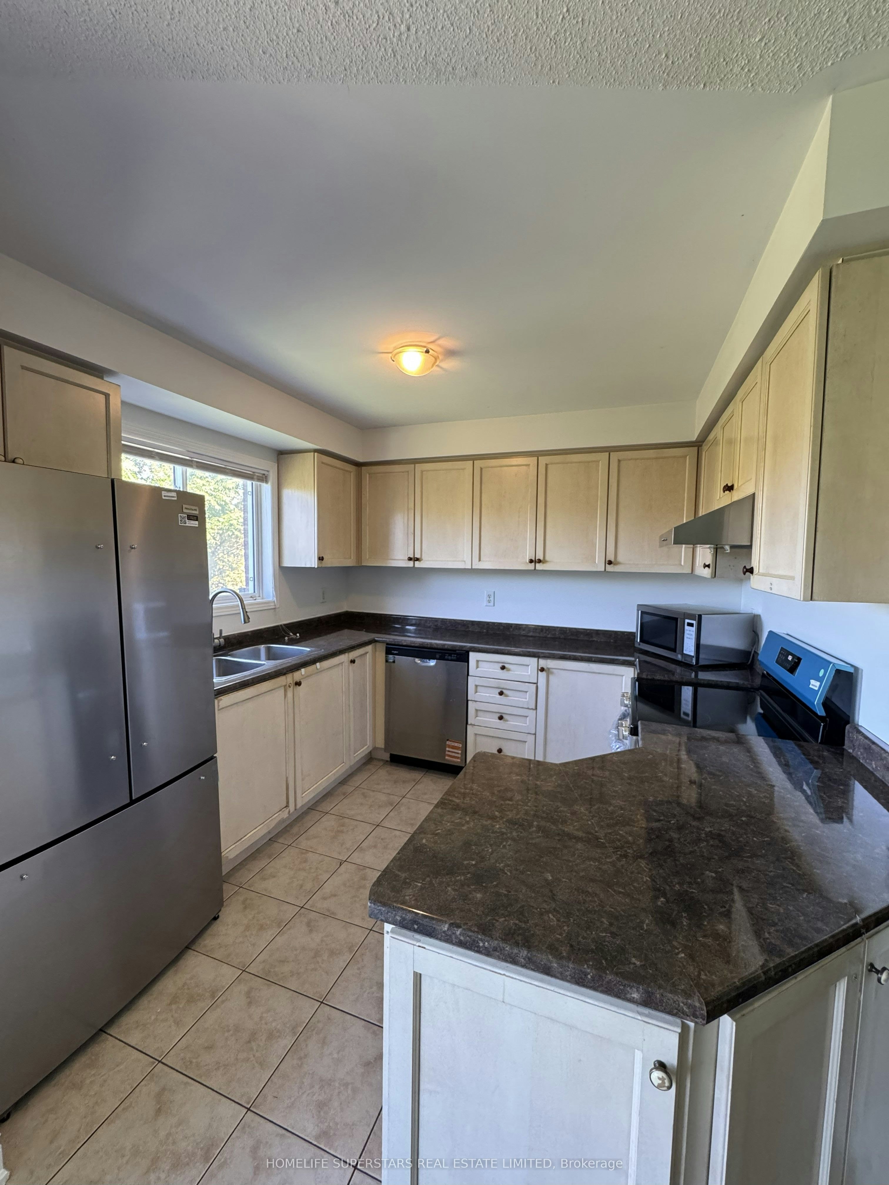 93 Mare Crescent, Toronto, ON, M9W 7E5 - 2