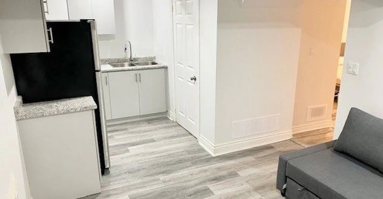1B-6421 Donway Drive, Mississauga, ON, L5V 1J4 - 5