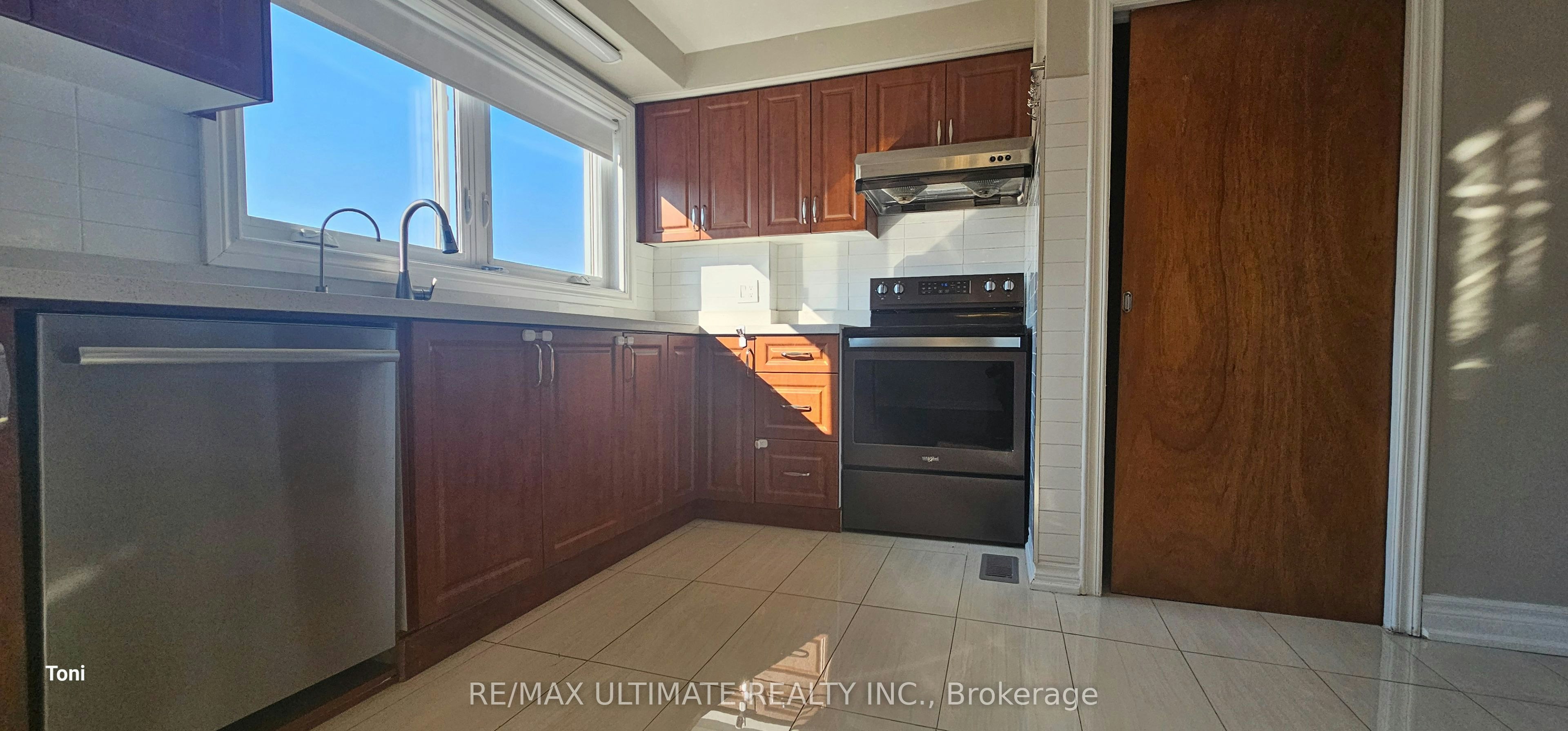 Main-187 Epsom Downs Drive, Toronto, ON, M3M 1S8 - 2