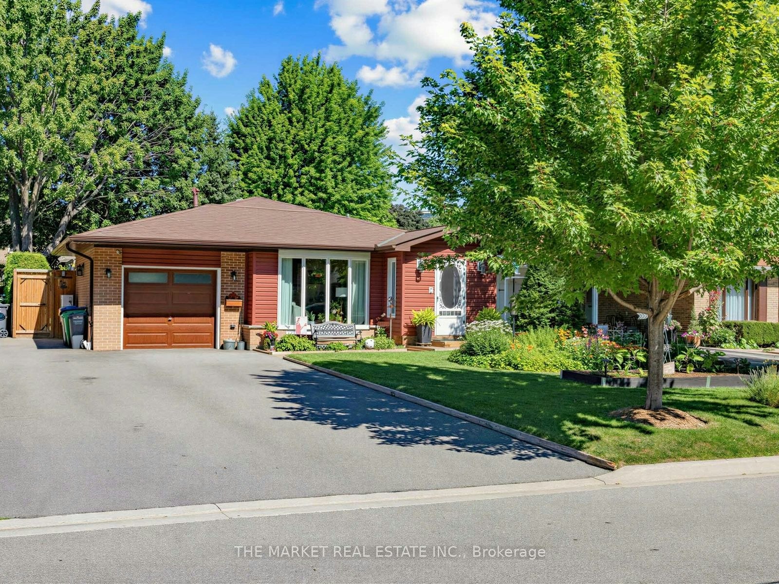 1033 Franconia Drive, Mississauga, ON, L4Y 2L6