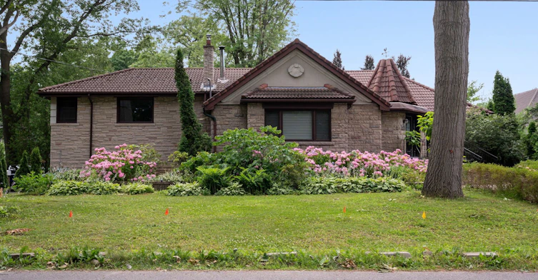 2234 Gordon Drive, Mississauga, ON, L5B 1S9