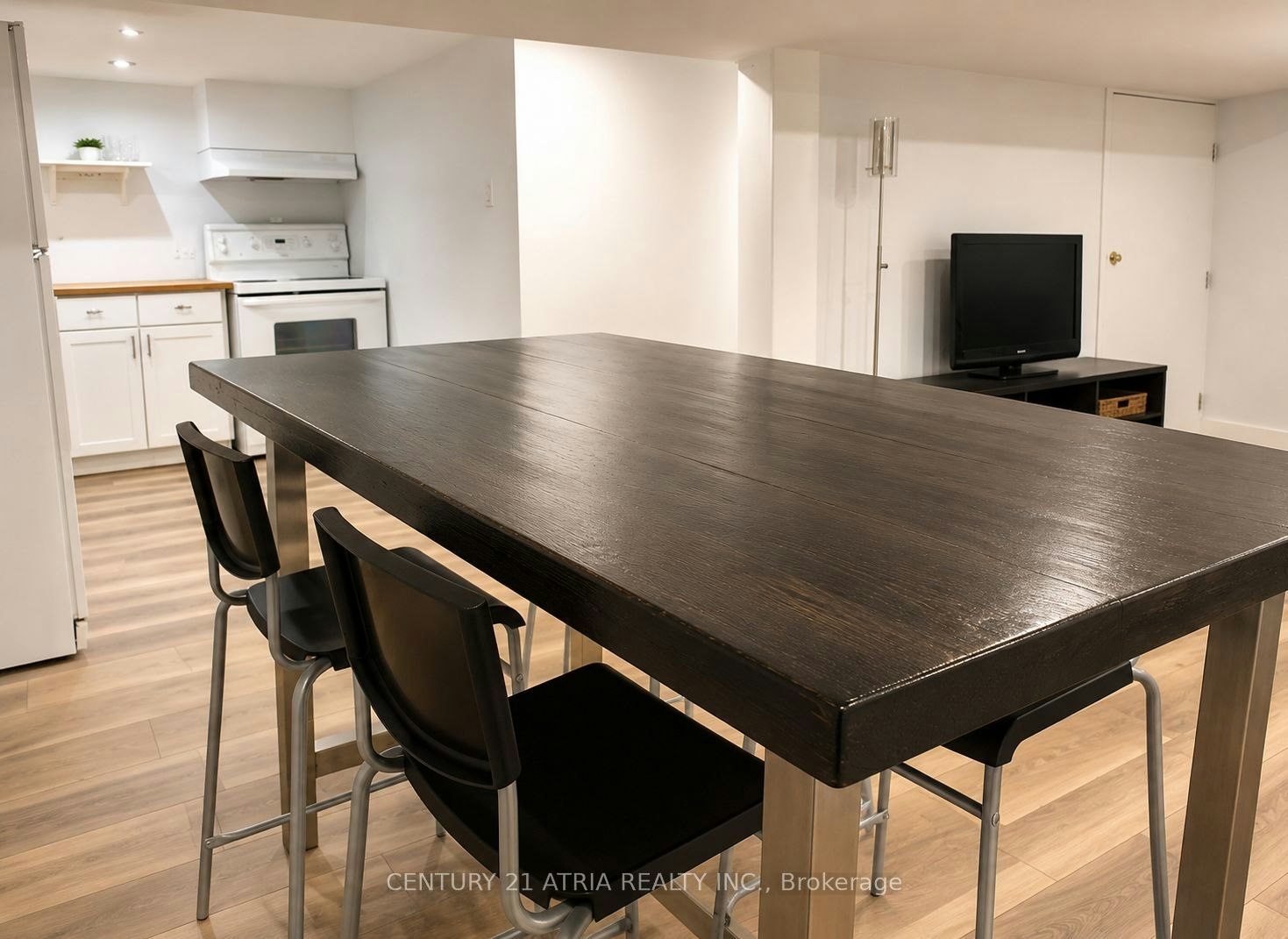 2 Crystal Crescent, Toronto, ON, M8W 2Z7 - 9