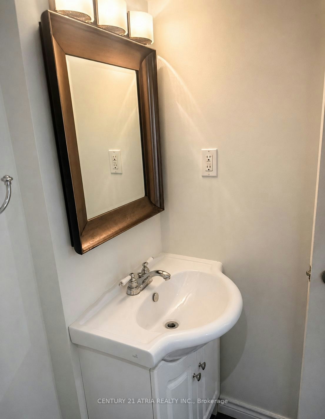 2 Crystal Crescent, Toronto, ON, M8W 2Z7 - 16