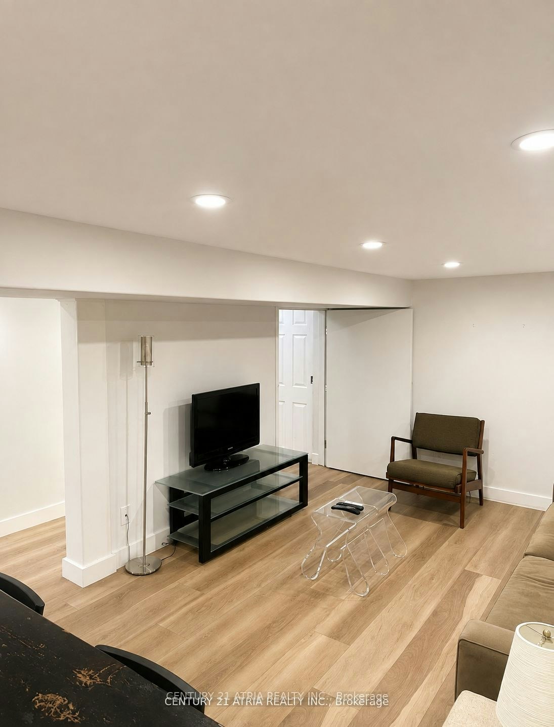 2 Crystal Crescent, Toronto, ON, M8W 2Z7 - 5