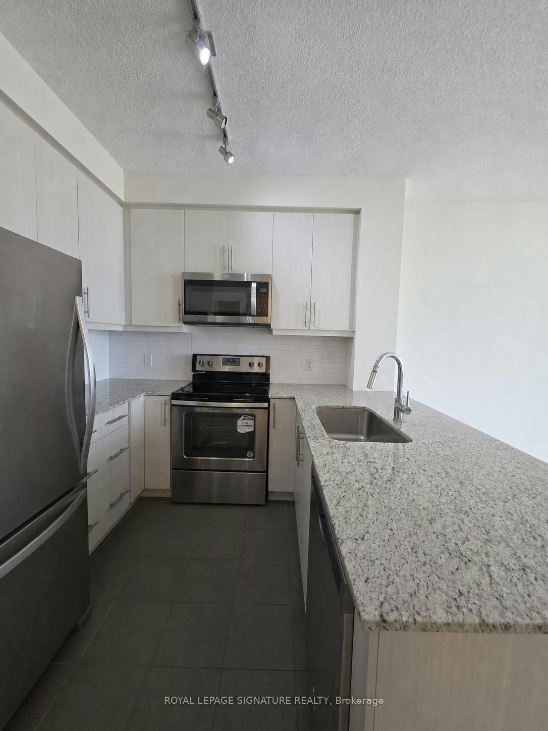 901-3975 Grand Park Drive, Mississauga, ON, L5B 0K4 - 6