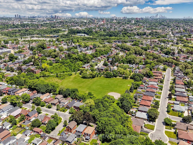 75 Rockcliffe Boulevard, Toronto, ON, M6N 4R4 - 47