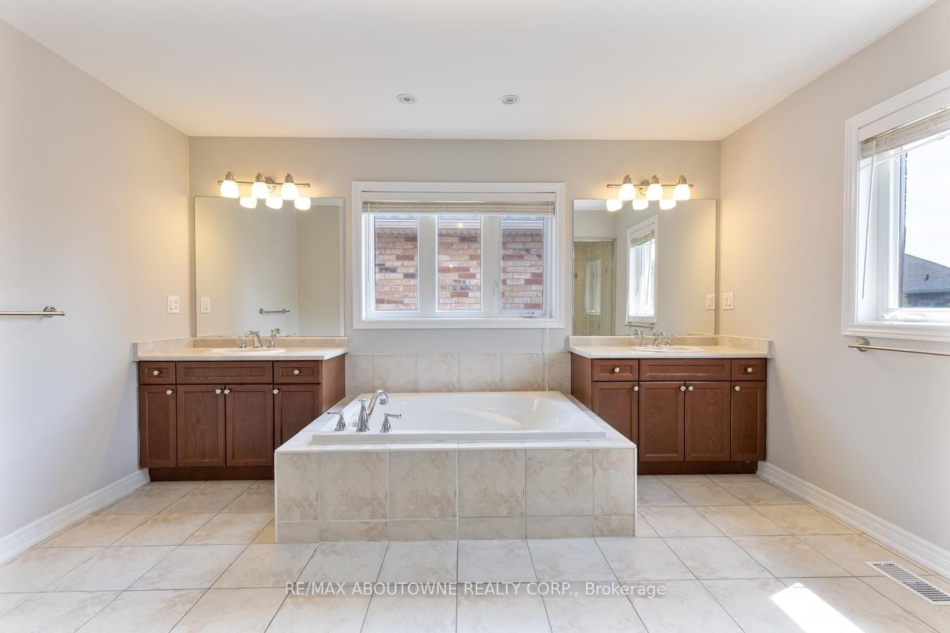 2232 Millstone Drive, Oakville, ON, L6M 0G1 - 30