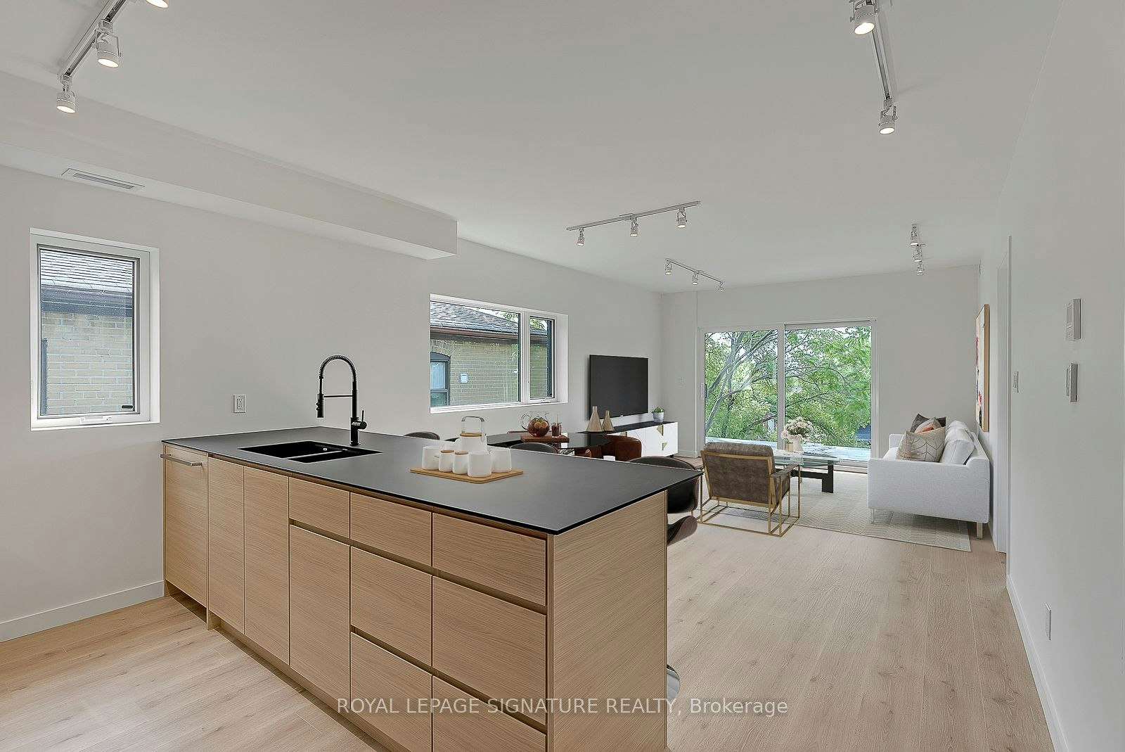 4-1254 Davenport Road, Toronto, ON, M6H 2G9