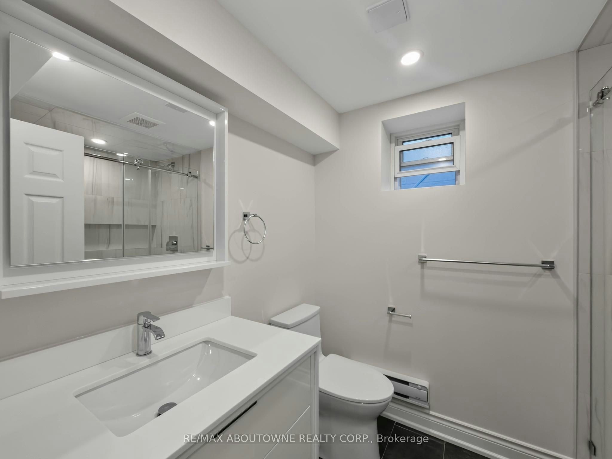 Lower-2130 Greenhurst Avenue, Mississauga, ON, L4X 1J6 - 9