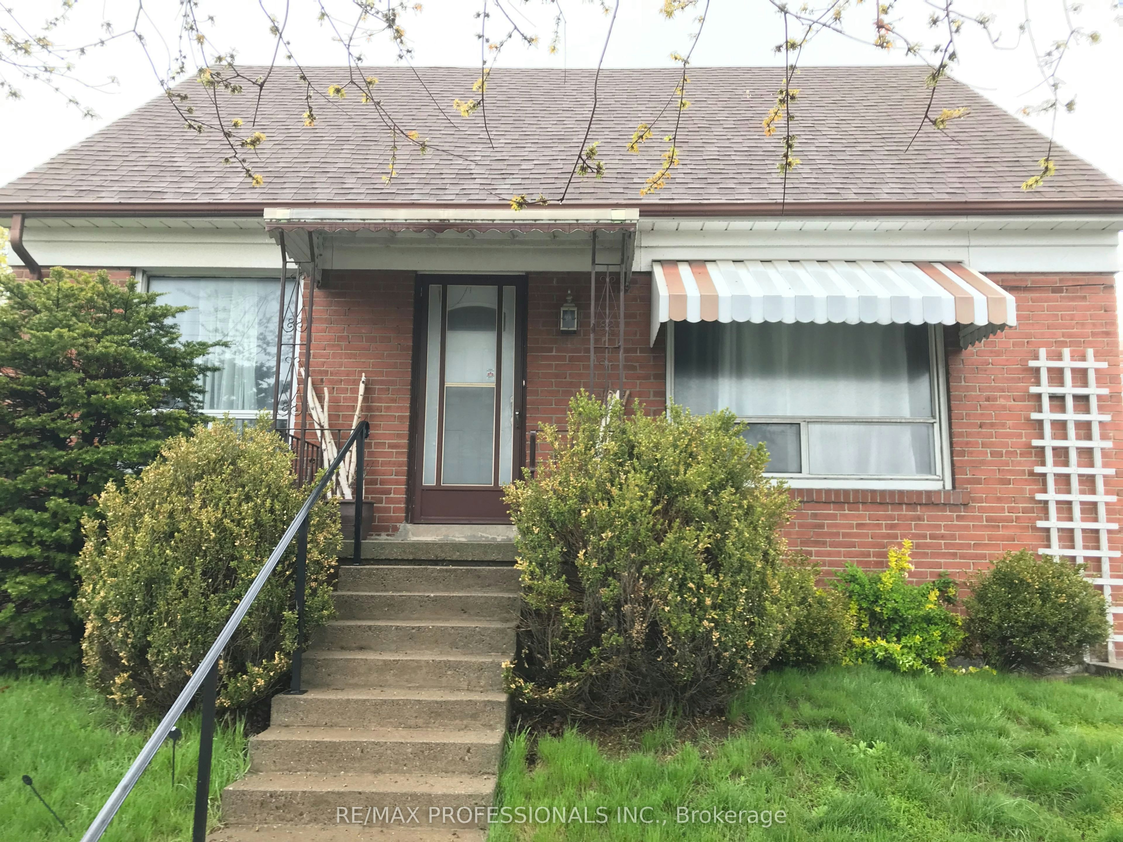 Main-145 Yorkview Drive, Toronto, ON, M8Z 2G5