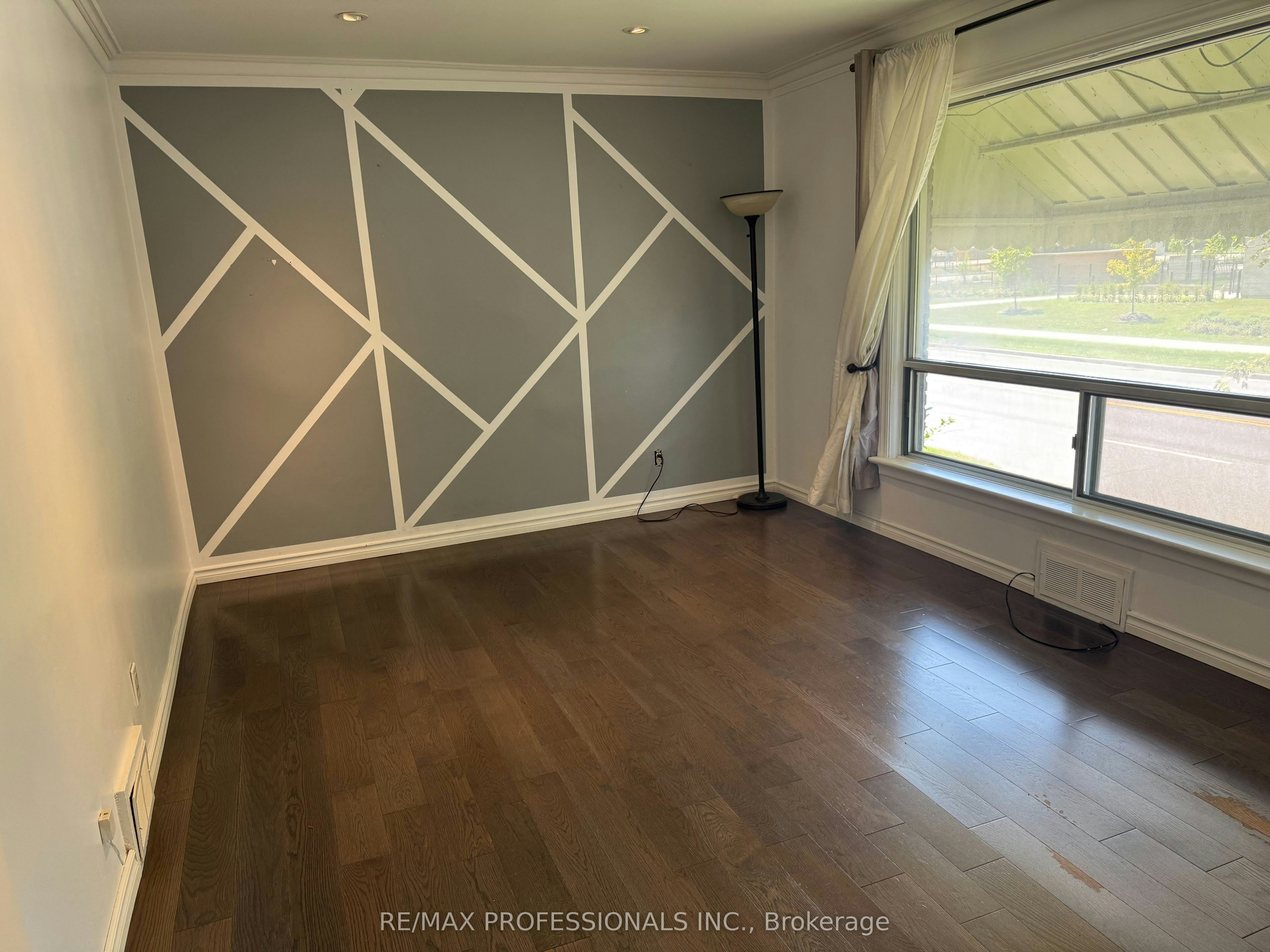 Main-145 Yorkview Drive, Toronto, ON, M8Z 2G5 - 5