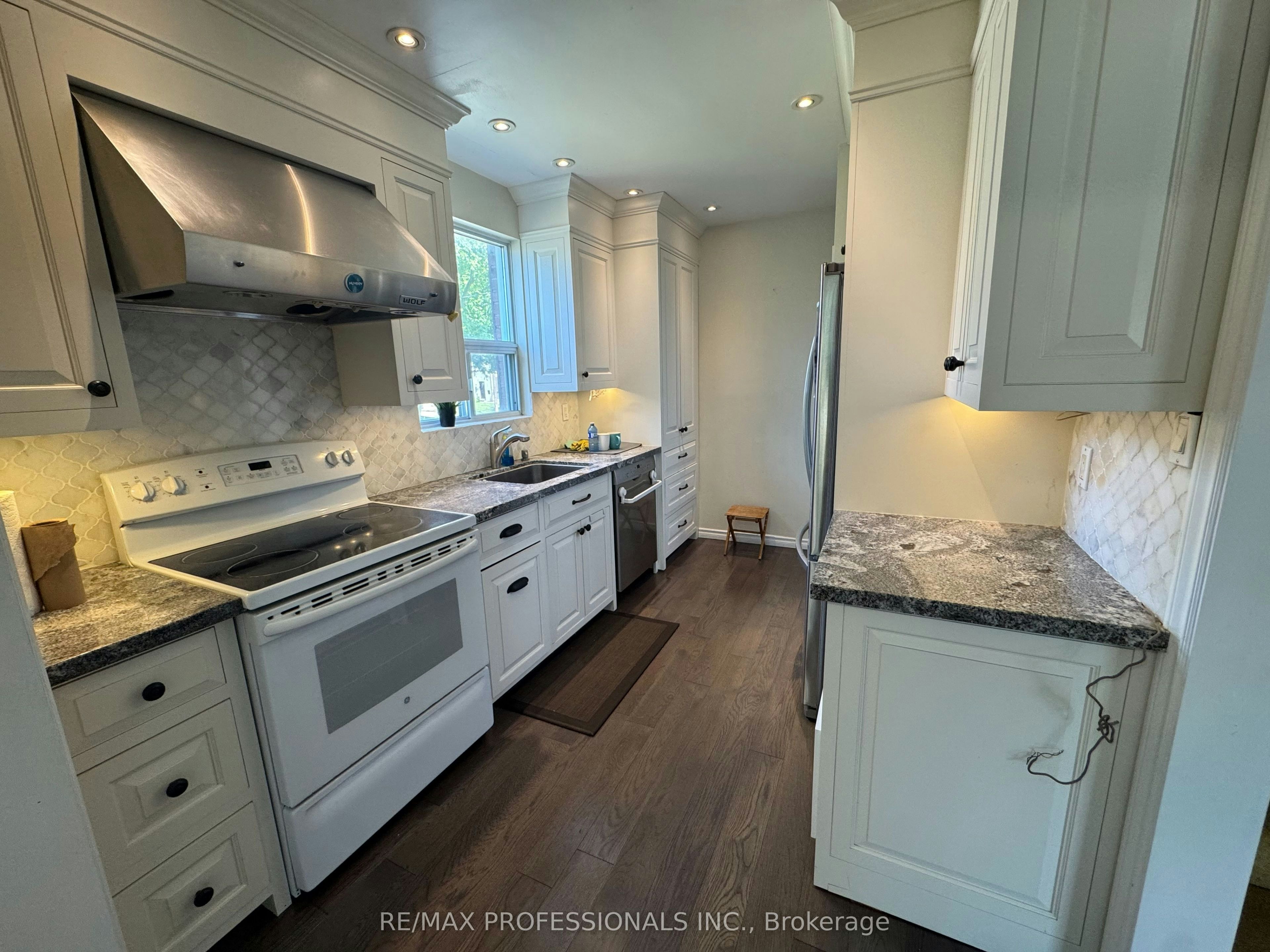 Main-145 Yorkview Drive, Toronto, ON, M8Z 2G5 - 2