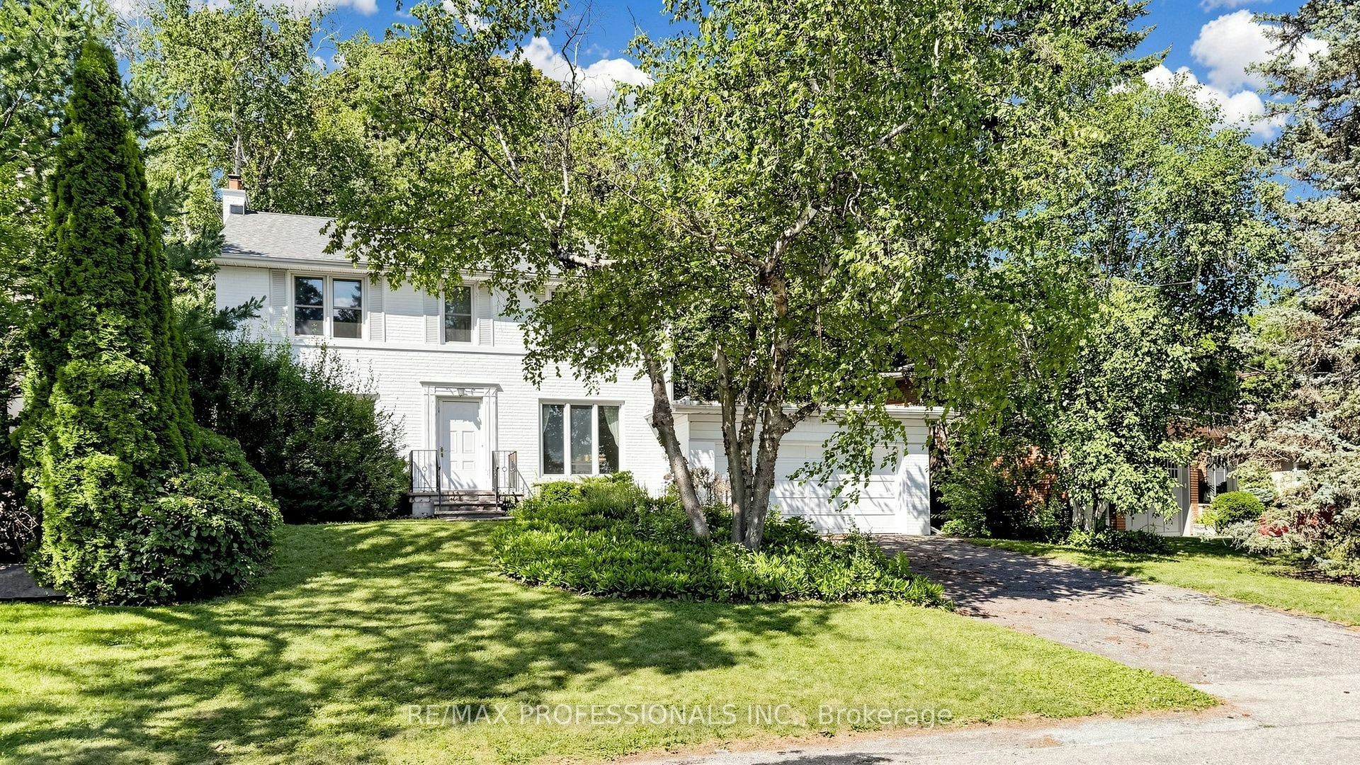 8 Southway Road, Toronto, ON, M9A 3X9