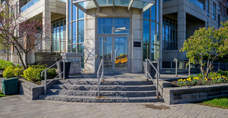 624-2480 Prince Michael Drive, Oakville, ON, L6H 0H1 - 3