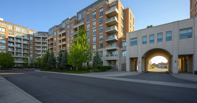 624-2480 Prince Michael Drive, Oakville, ON, L6H 0H1 - 2
