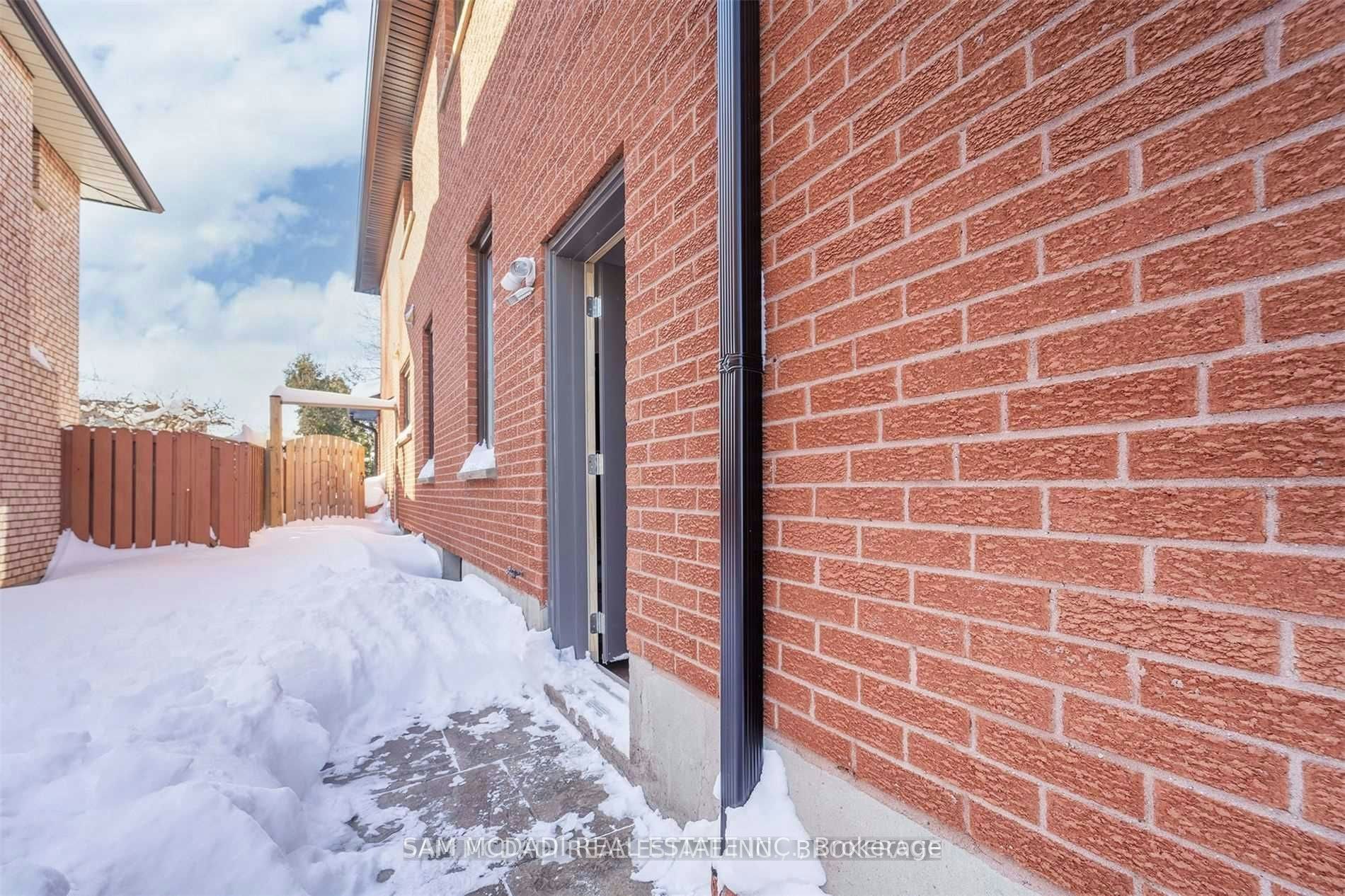 2212 Florian (Lower) Road, Mississauga, ON, L5A 2M4 - 2