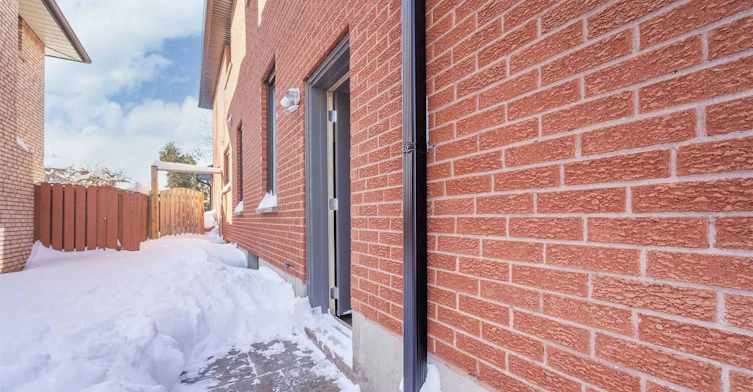 2212 Florian (Lower) Road, Mississauga, ON, L5A 2M4 - 2