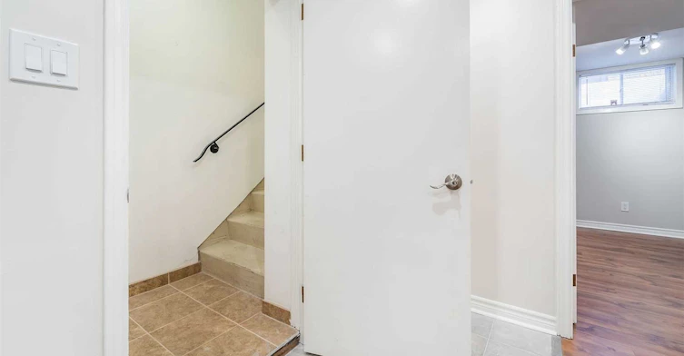 2212 Florian (Lower) Road, Mississauga, ON, L5A 2M4 - 21