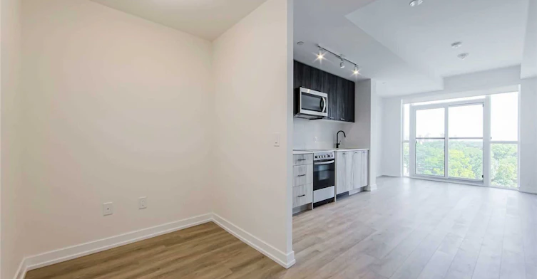 706-2300 St Clair Avenue W, Toronto, ON, M6N 0B3 - 4