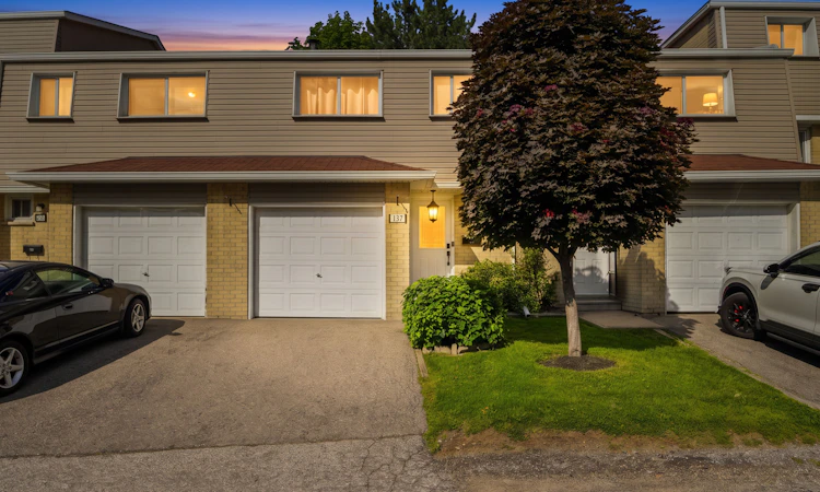 157-400 Mississauga Valley Boulevard