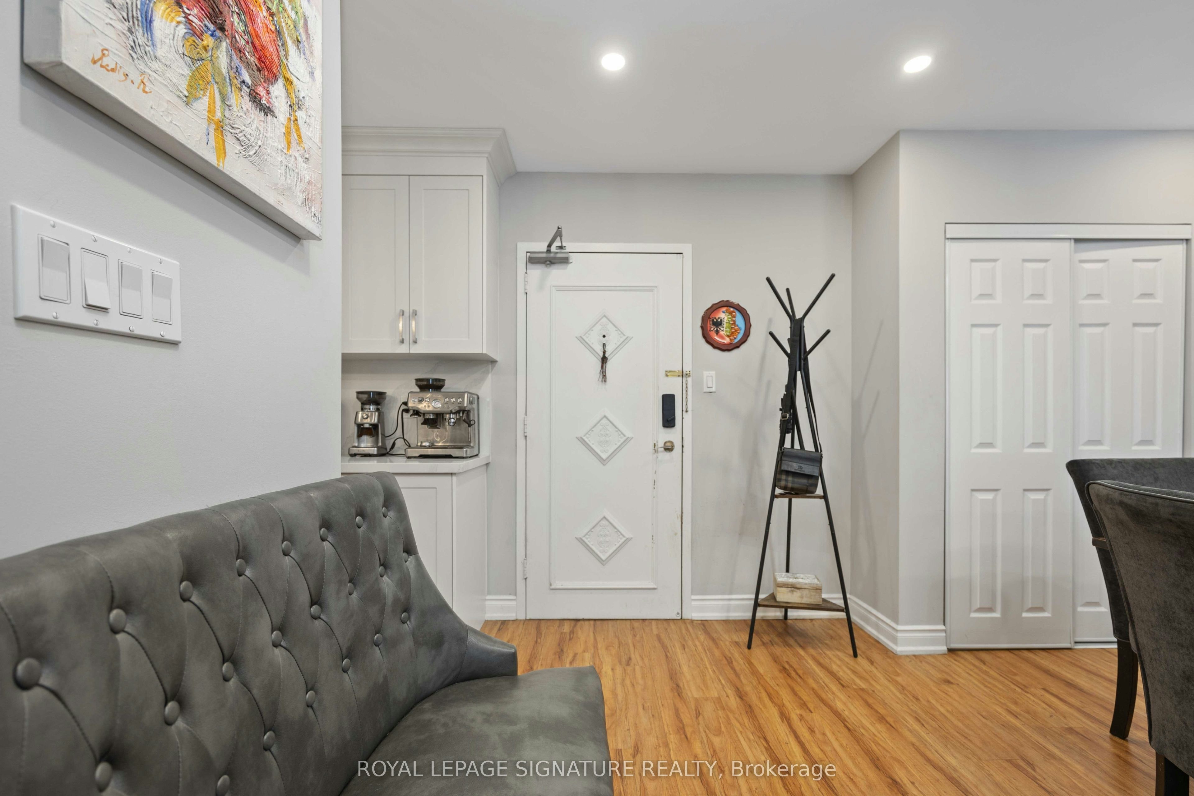 2315-320 Dixon Road, Toronto, ON, M9R 1S8