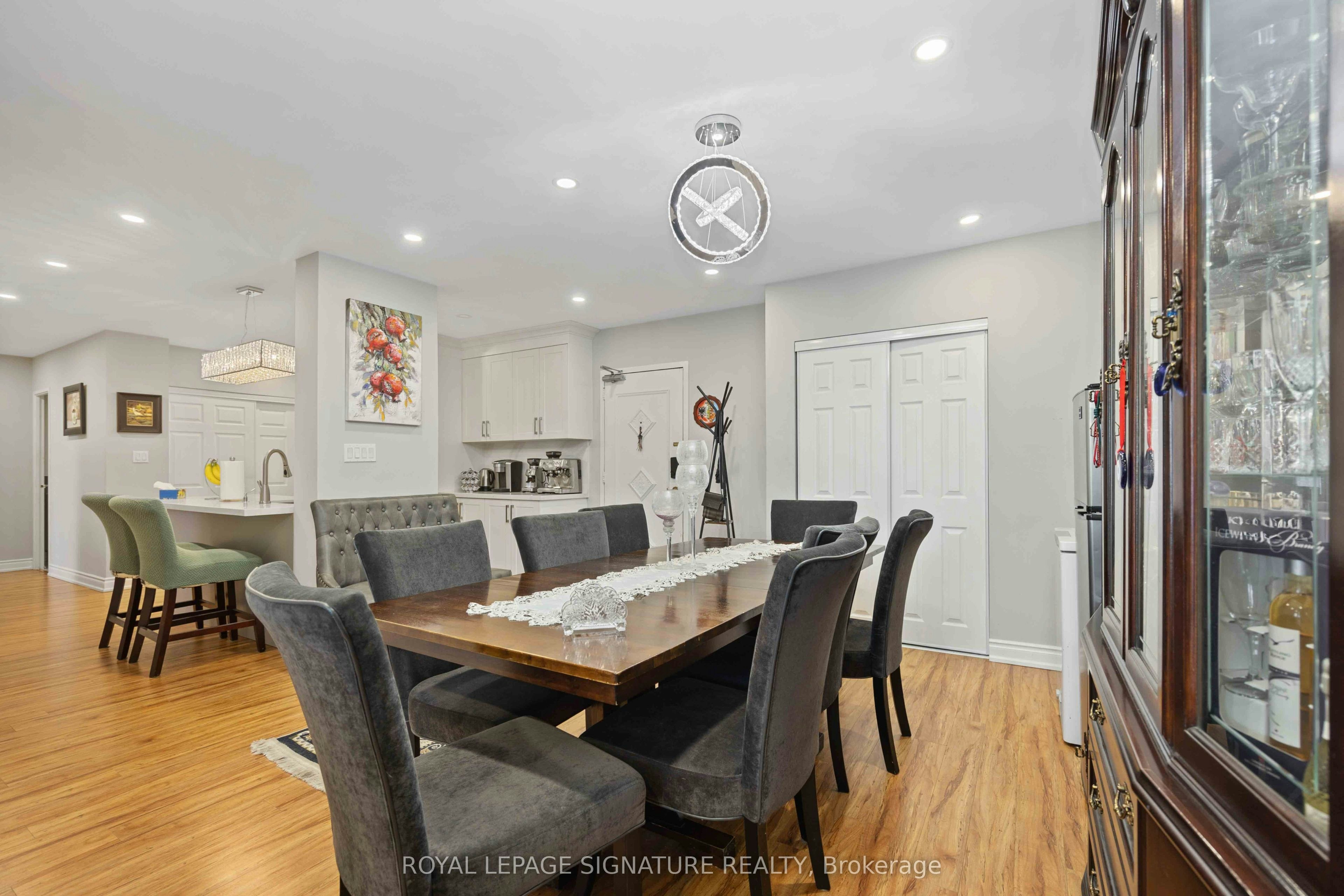 2315-320 Dixon Road, Toronto, ON, M9R 1S8 - 3
