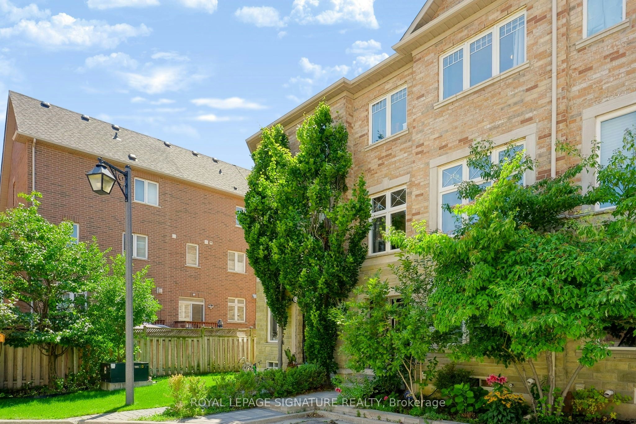 10 Clockwork Lane, Toronto, ON, M8Y 4H5 - 2