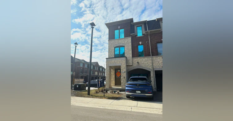 18 Lavinia Road, Brampton, ON, L6P 4N8