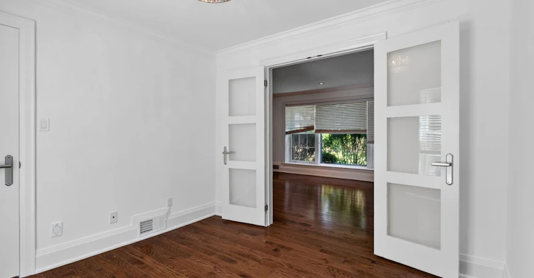 56 Edgehill Road, Toronto, ON, M9A 4N5 - 5