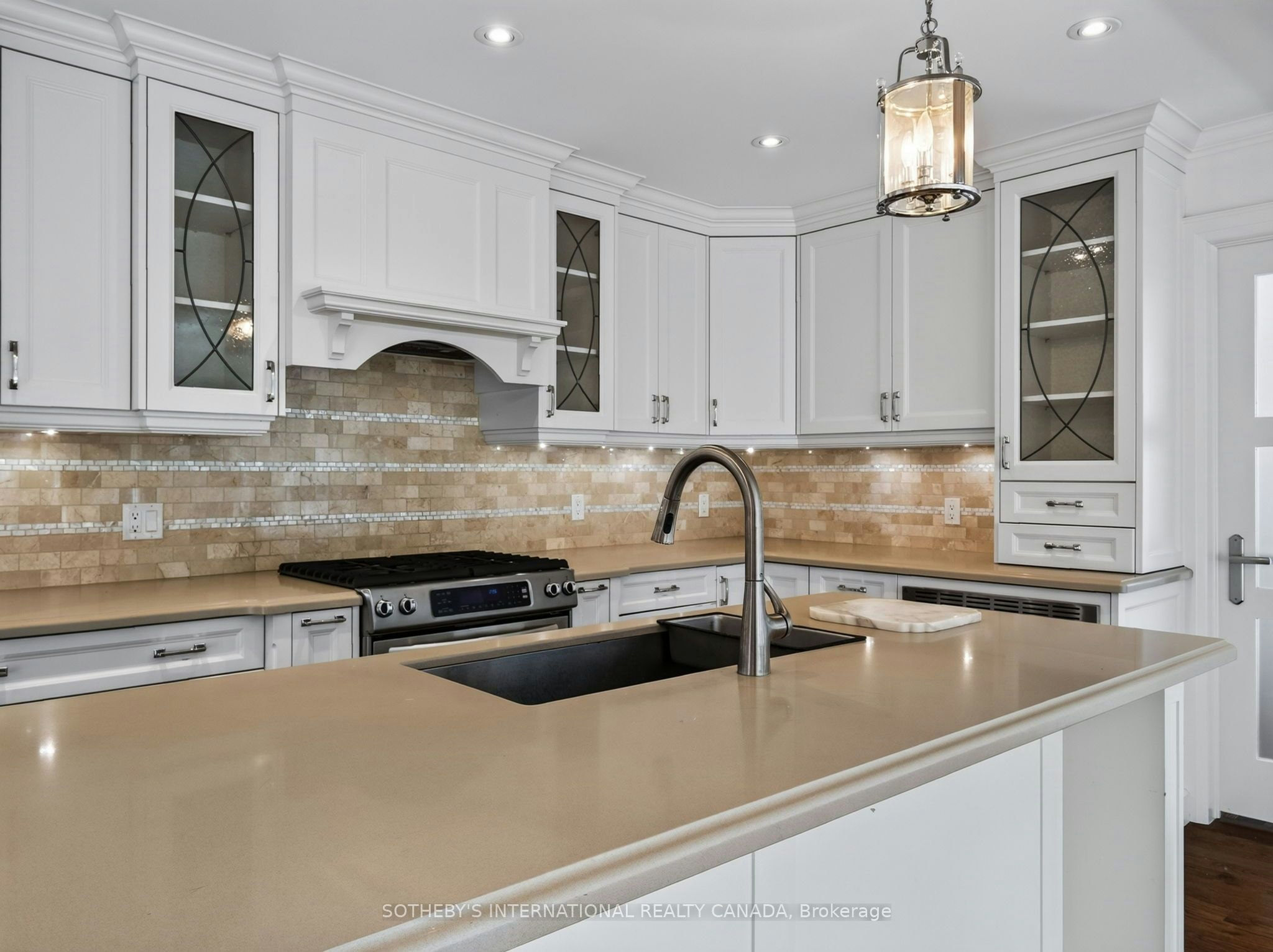 56 Edgehill Road, Toronto, ON, M9A 4N5 - 9