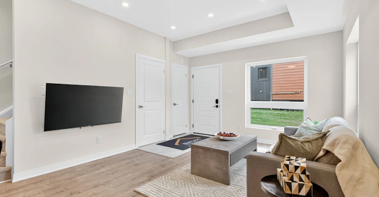 D-52 Albright Avenue, Toronto, ON, M8W 1X2 - 2