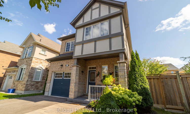 954 Penson Crescent