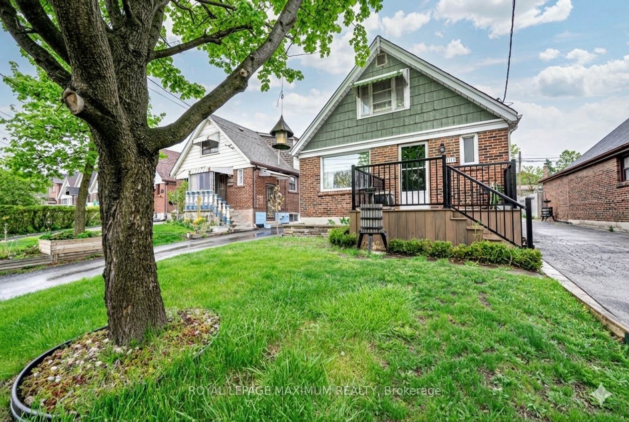 2113 Keele Street, Toronto, ON, M6M 3Z3