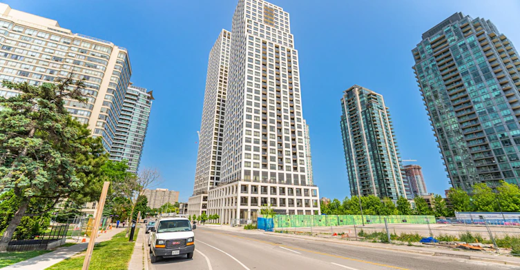606-36 Elm Drive W, Mississauga, ON, L5B 0N3