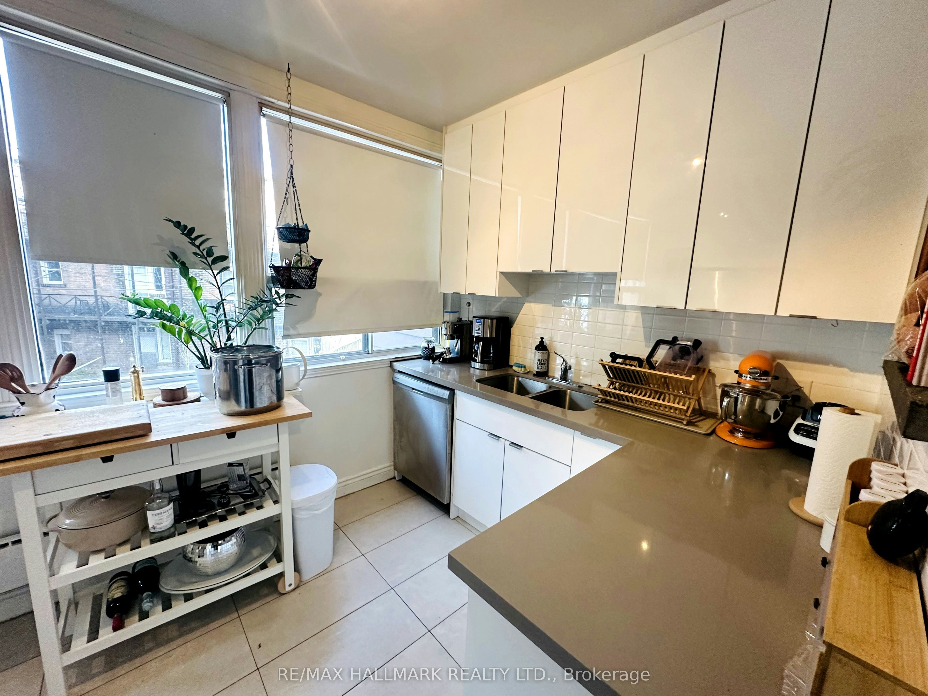 2-20 Triller Avenue, Toronto, ON, M6K 3B8 - 17