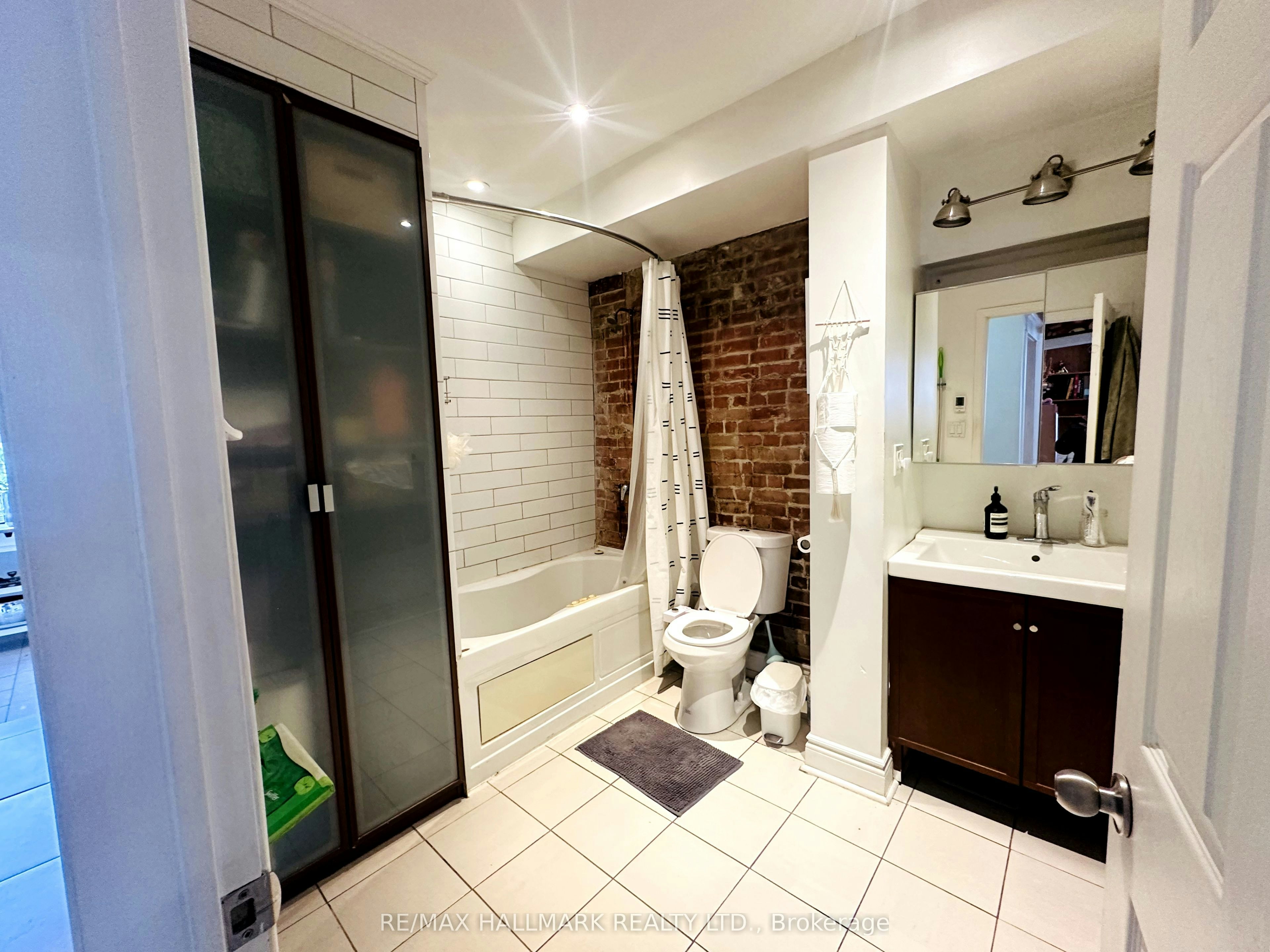 2-20 Triller Avenue, Toronto, ON, M6K 3B8 - 13