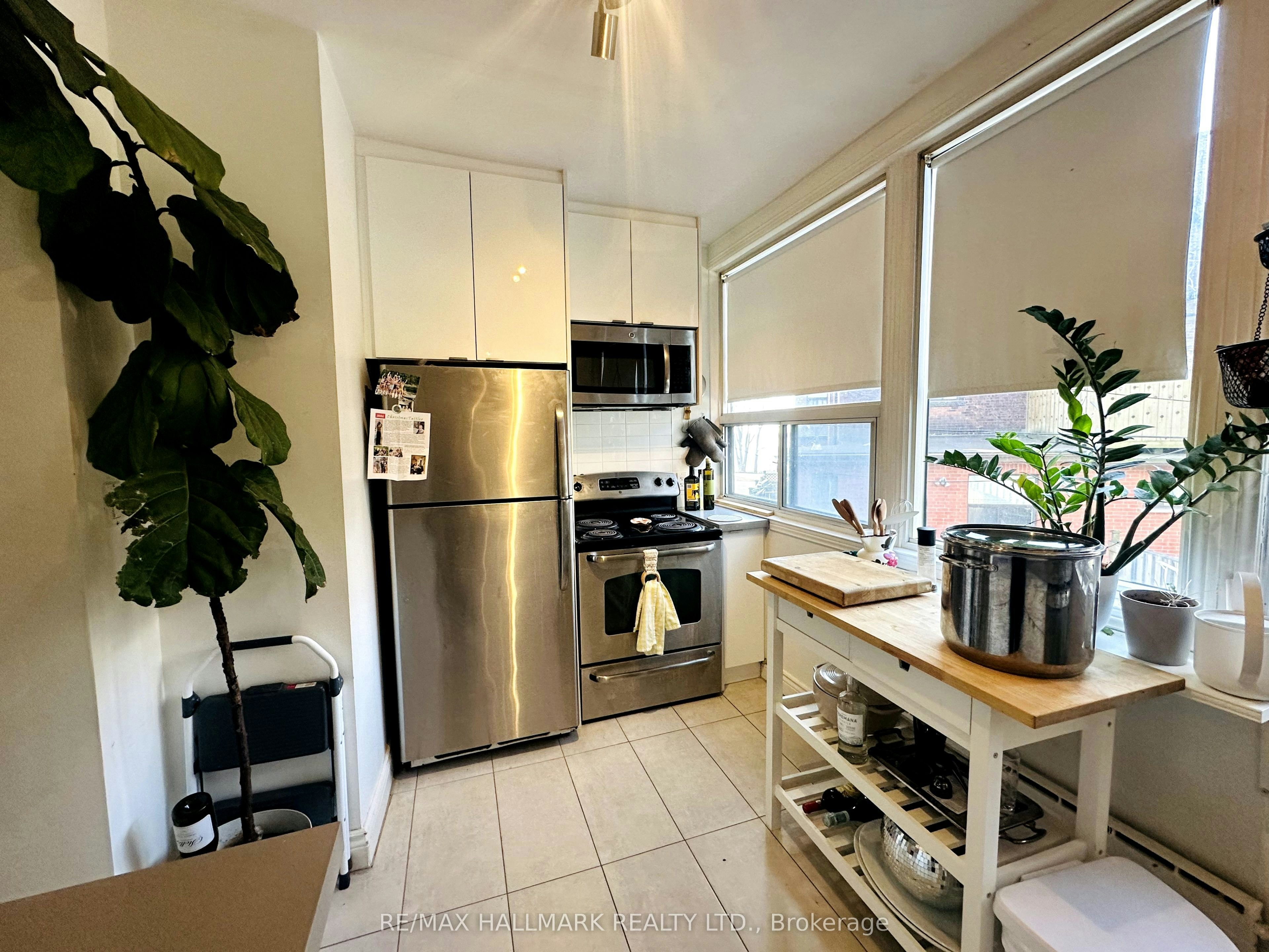 2-20 Triller Avenue, Toronto, ON, M6K 3B8 - 18