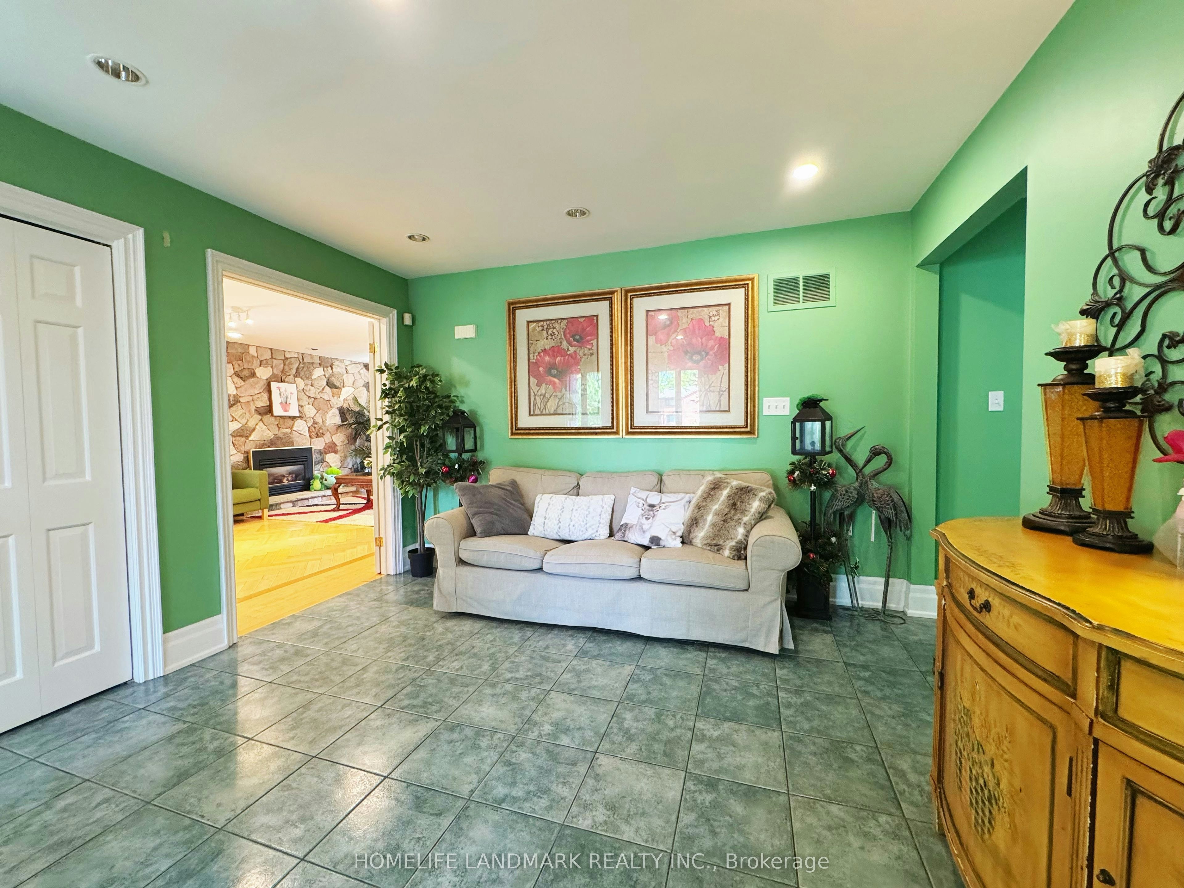 B4-2415 Jarvis Street, Mississauga, ON, L5C 2P7 - 2